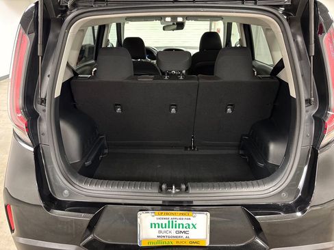 Used 2025 Kia Soul LX w/ LX Technology Package FWD image 17