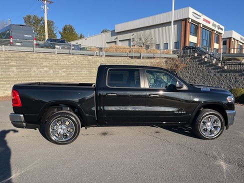 New 2026 RAM 1500 4x4 Crew Cab image 3