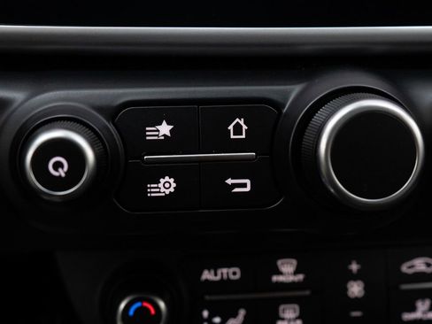 Used 2017 Ferrari GTC4Lusso image 33