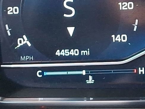 Used 2024 Chevrolet Suburban Premier image 26