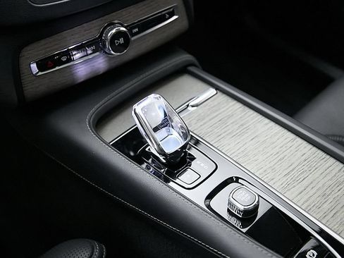 Certified 2023 Volvo XC90 T8 Ultimate w/ Protection Package Premier AWD/4WD image 18