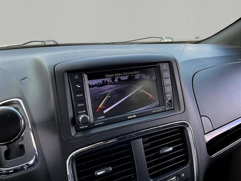 Used 2020 Dodge Grand Caravan SXT FWD image 14