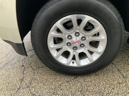 Used 2017 GMC Yukon SLT image 10