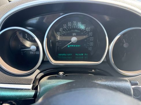 Used 2004 Chevrolet SSR w/ Preferred Equipment Group RWD image 15