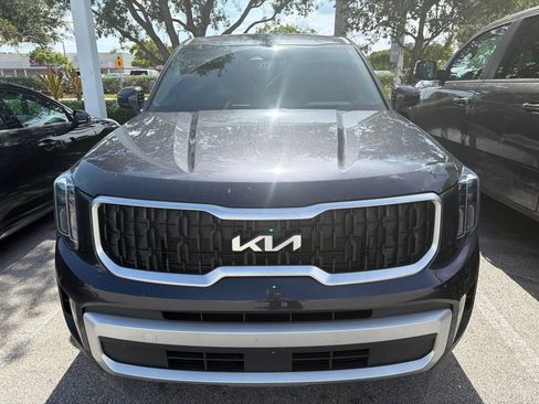 Used 2025 Kia Telluride LX FWD image 2