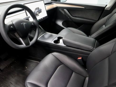 Used 2024 Tesla Model Y Long Range image 22