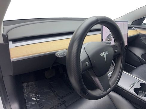 Used 2021 Tesla Model 3 Standard Range Plus image 49