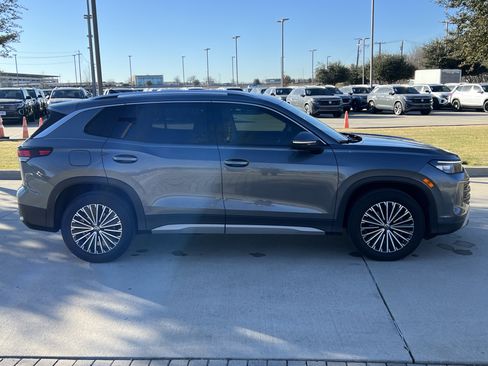 Certified 2025 Volkswagen Tiguan S image 11