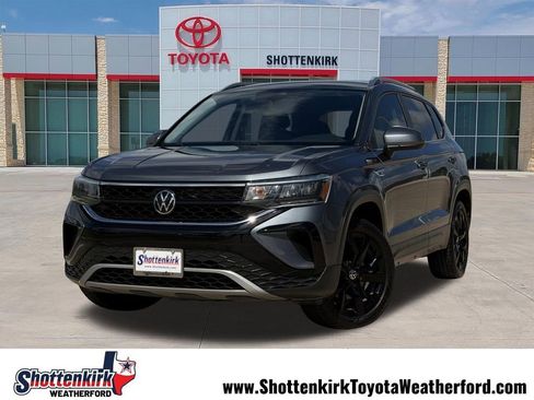 Used 2023 Volkswagen Taos SE w/ Black Wheel Package FWD image 1