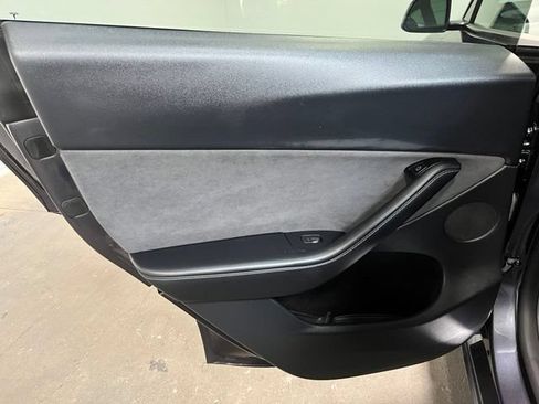 Used 2024 Tesla Model Y Long Range RWD image 16