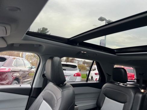 Certified 2022 Ford Explorer XLT w/ Equipment Group 202A image 10