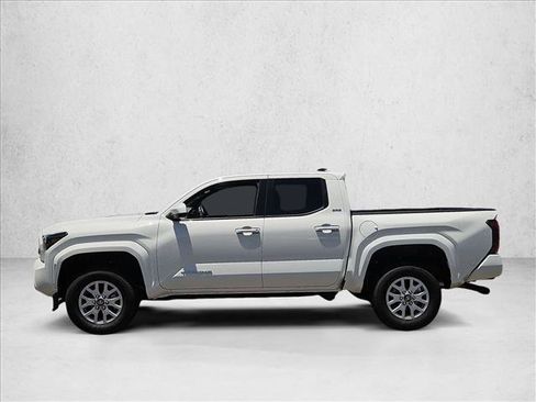Certified 2025 Toyota Tacoma SR5 AWD/4WD image 9