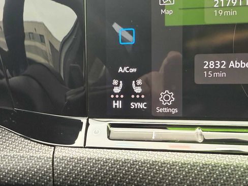 Certified 2024 Volkswagen Golf R image 27