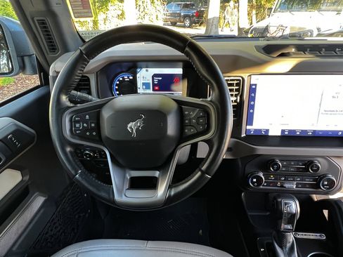 Used 2023 Ford Bronco Wildtrak image 32