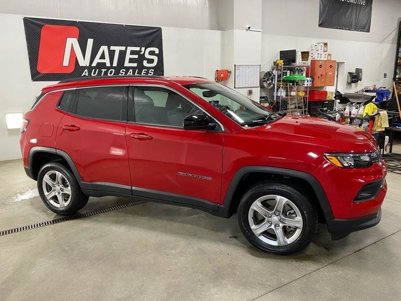 Used 2024 Jeep Compass Latitude AWD/4WD image 4