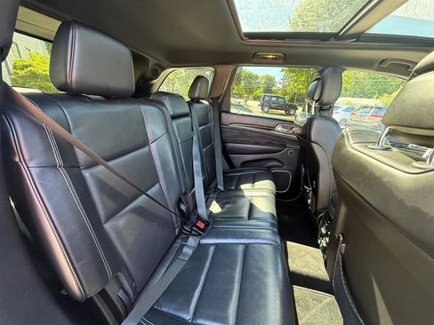 Used 2015 Jeep Grand Cherokee Overland w/ Advanced Technology Group RWD image 34