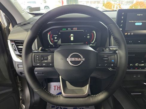 New 2026 Nissan Rogue Platinum image 9