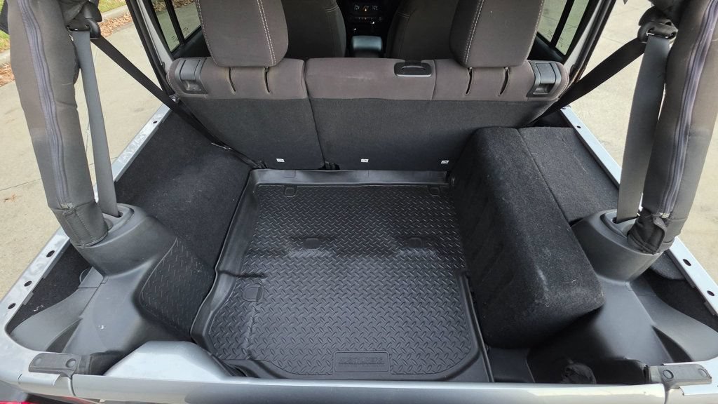 Used 2014 Jeep Wrangler Unlimited Sahara AWD/4WD image 39