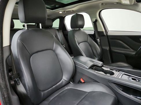 Used 2017 Jaguar F-PACE Premium image 28