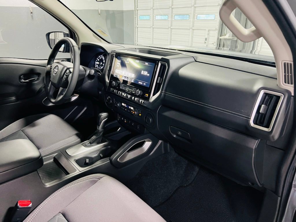 Used 2025 Nissan Frontier SV w/ SV Convenience Package AWD/4WD image 29