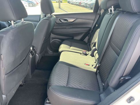 Used 2019 Nissan Rogue SV FWD image 10
