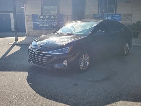 Used 2019 Hyundai Elantra SEL w/ Cargo Package FWD image 2