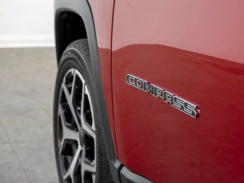Used 2025 Jeep Compass Limited AWD/4WD image 6