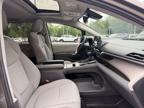Used 2024 Toyota Sienna LE w/ LE Plus Package AWD/4WD image 16