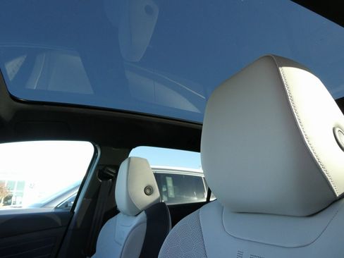 New 2025 Volkswagen ID.4 Pro S image 31