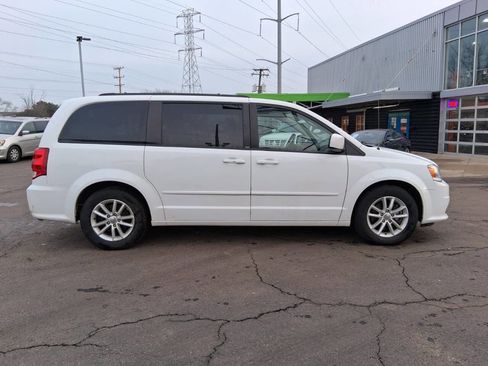 Used 2014 Dodge Grand Caravan SXT image 5