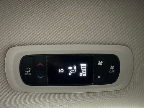 Used 2023 Chrysler Voyager LX image 45