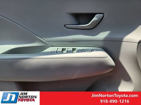 Used 2025 Hyundai Kona SEL AWD/4WD image 23