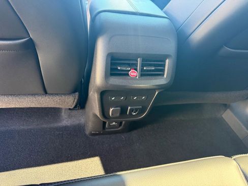 Used 2018 Chevrolet Equinox Premier image 36