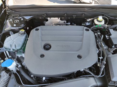 New 2026 Volvo XC40 B5 Plus w/ Protection Package Premier image 9