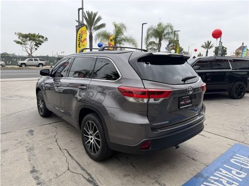 Used 2017 Toyota Highlander SE FWD image 4