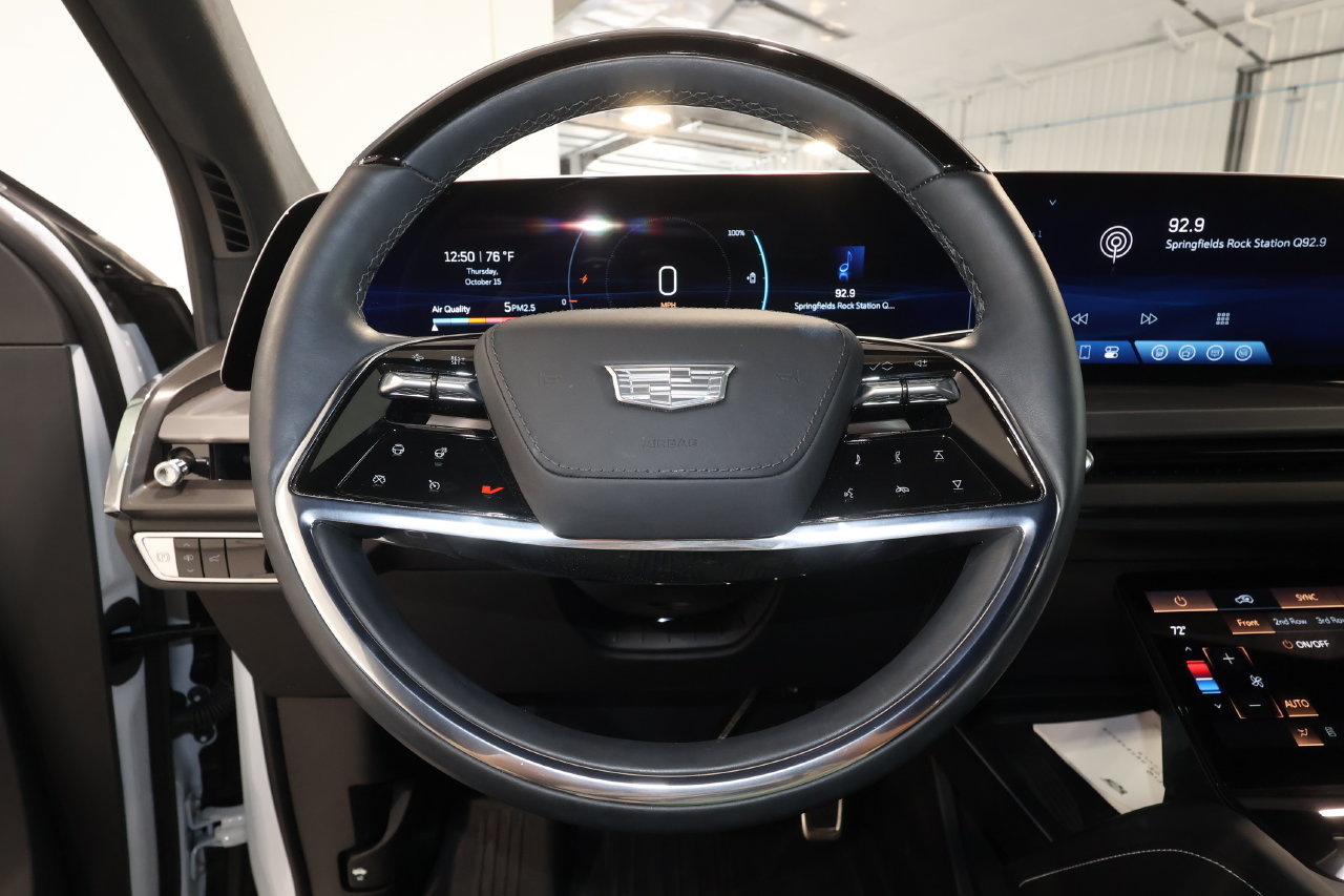 Used 2026 Cadillac Vistiq Platinum w/ LPO, Floor Liner Package AWD/4WD image 10