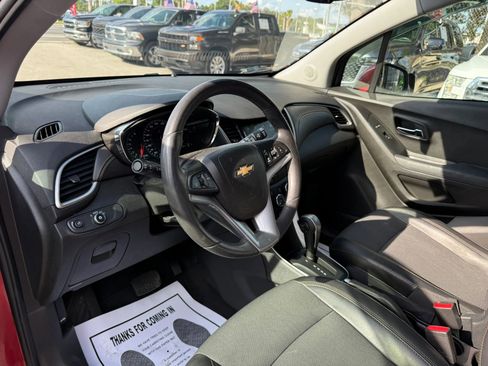 Used 2018 Chevrolet Trax LT w/ LT Convenience Package FWD image 11