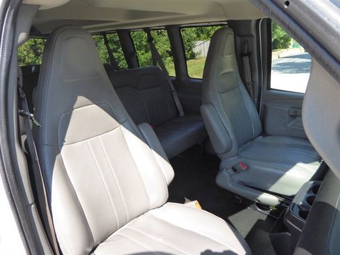 Used 2018 Chevrolet Express 3500 LS image 23