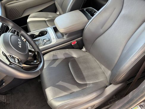 Used 2026 Kia Carnival FWD image 39