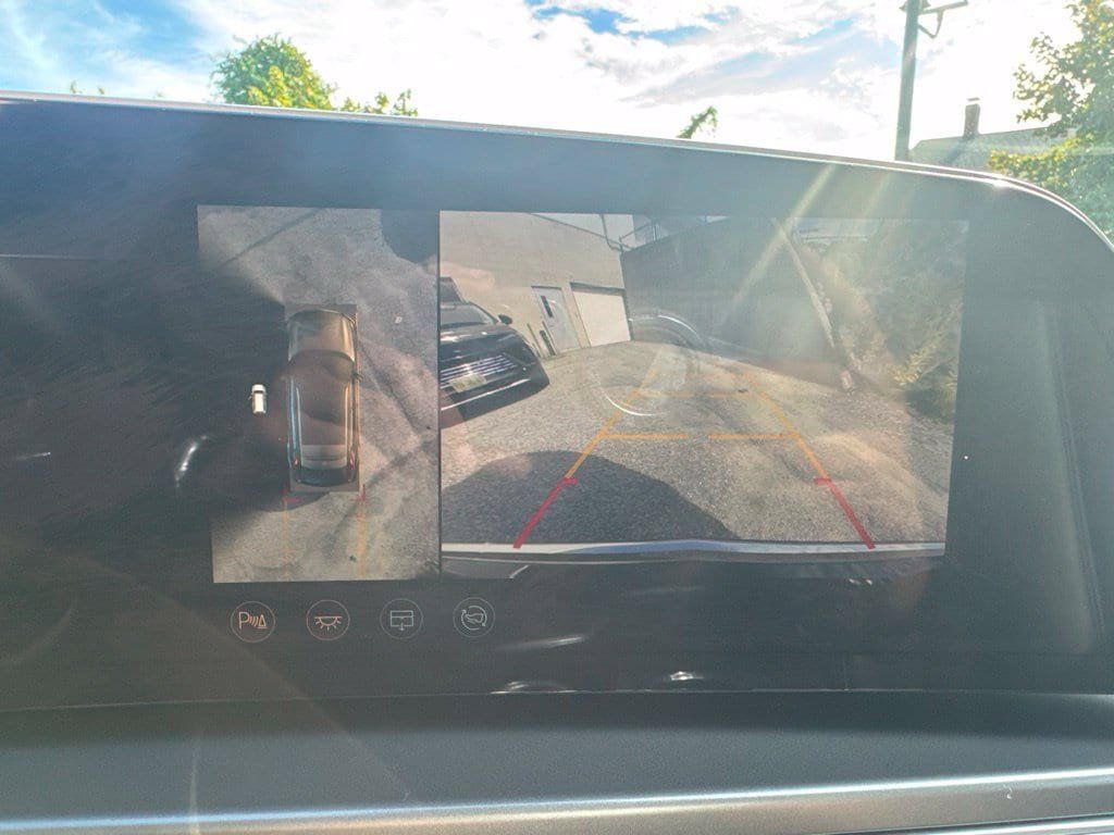 Used 2024 Cadillac Lyriq Tech w/ Driver Assist Package AWD/4WD image 30