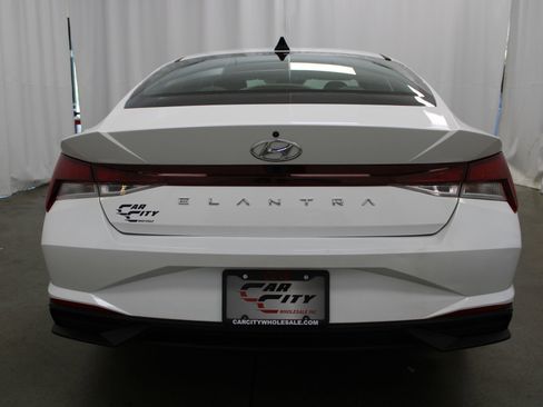 Used 2022 Hyundai Elantra SEL FWD image 7