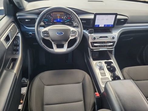 Used 2022 Ford Explorer XLT image 12