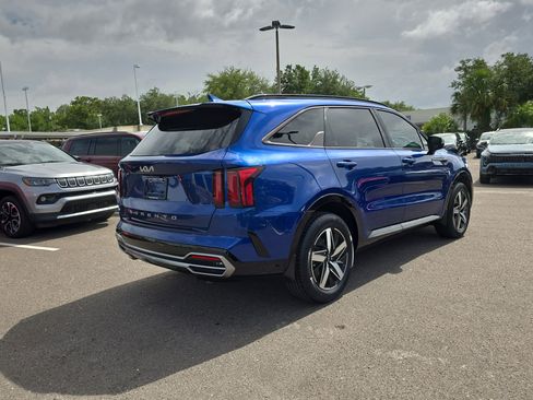 Certified 2022 Kia Sorento EX w/ Panoramic Sunroof Package FWD image 8