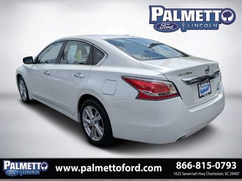 Used 2014 Nissan Altima 2.5 SL w/ Moonroof Package FWD image 6