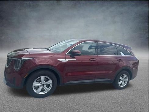 Used 2025 Kia Sorento LX FWD image 2