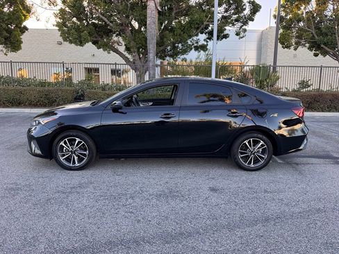 Used 2023 Kia Forte LXS FWD image 5