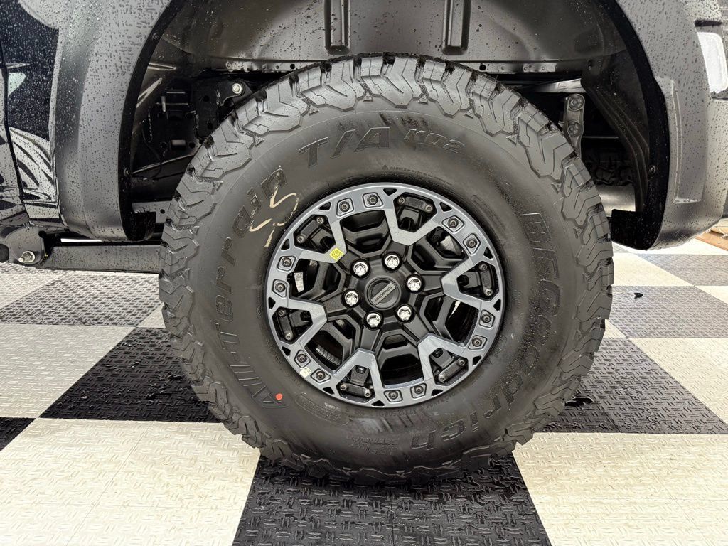 New 2025 Ford F150 Raptor w/ Equipment Group 803A Raptor R AWD/4WD image 11
