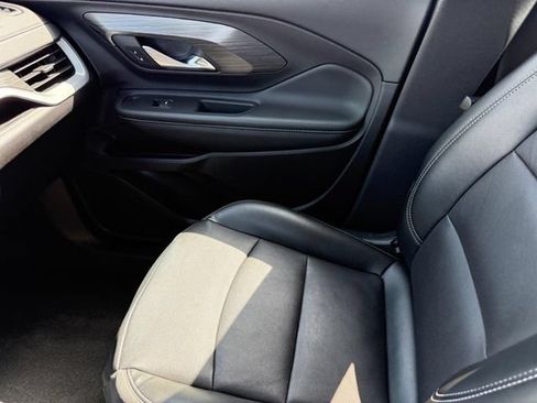 Used 2024 GMC Terrain SLT AWD/4WD image 25