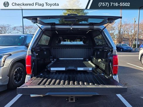 Used 2024 Toyota Tacoma Limited w/ Limited Package (LT) image 7