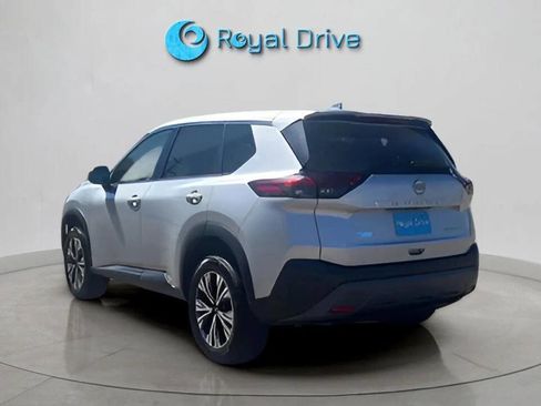 Used 2022 Nissan Rogue SV image 4